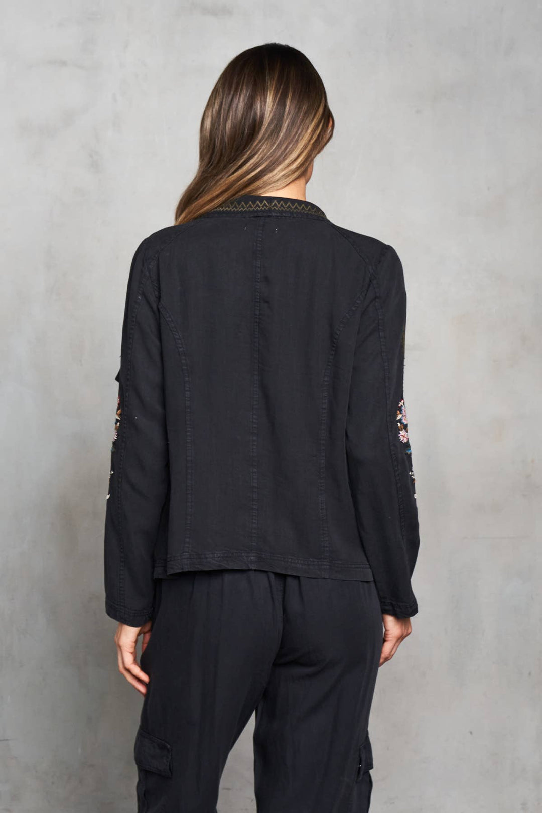 5520- Embr Cardi Jkt: Black / S