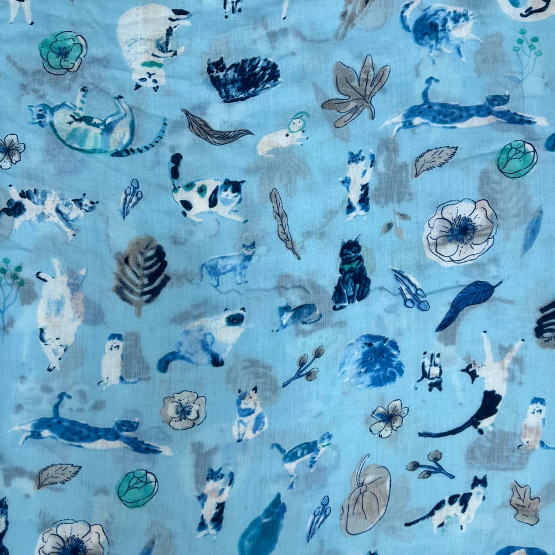 Animal cat print on scarf: Beige