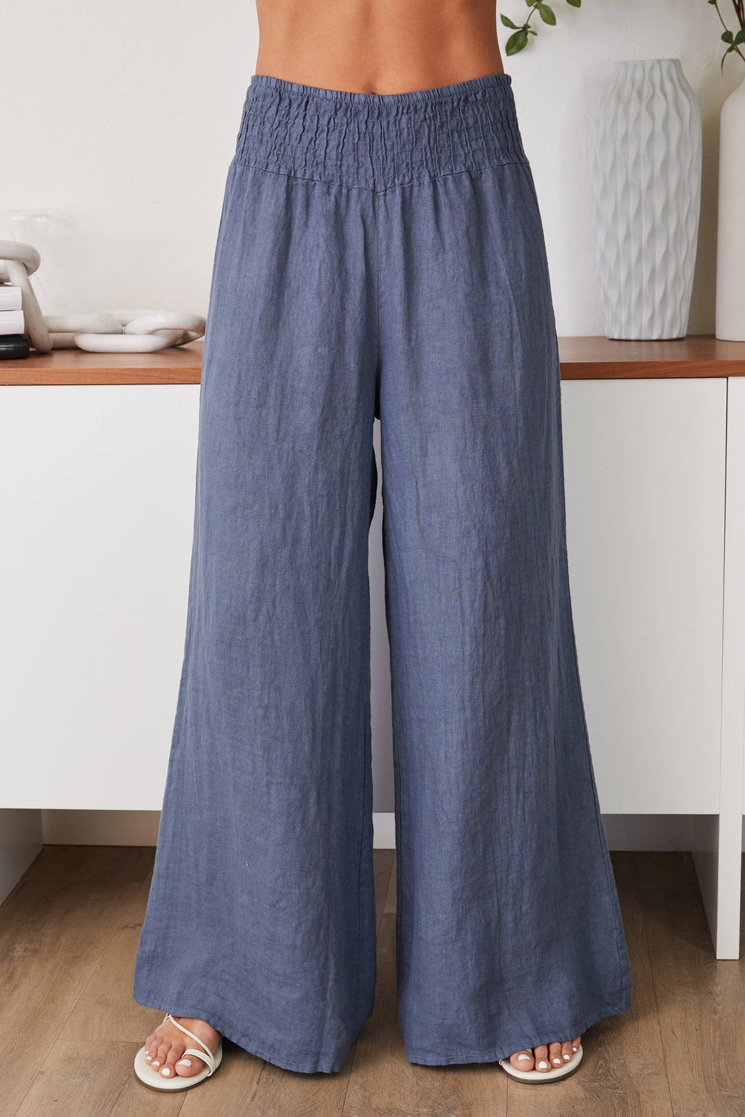 LINEN SMOCKED WAIST PANT: Mocha / XS