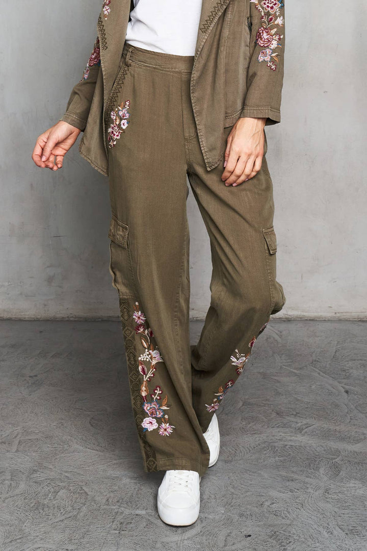 5522 Embr Cargo Pant: Black / M