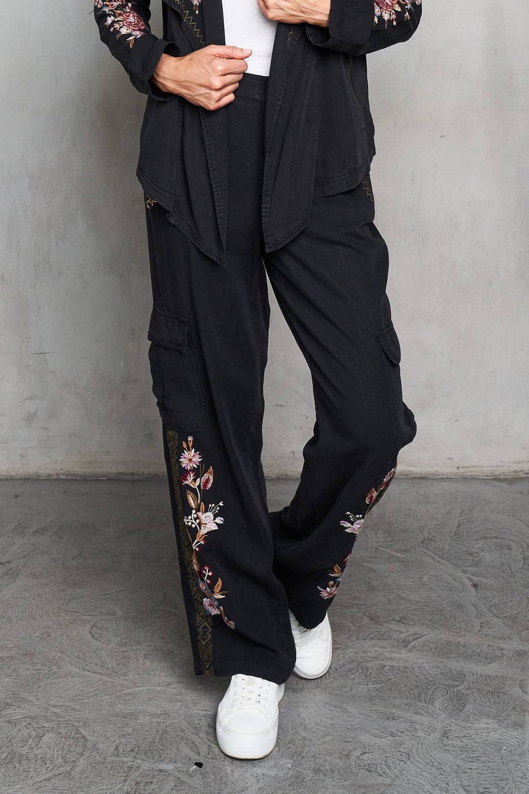 5522 Embr Cargo Pant: Black / M