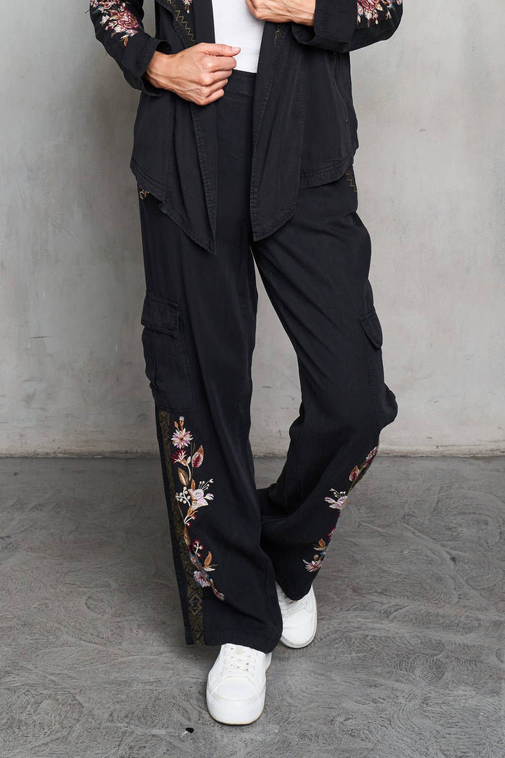 5522 Embr Cargo Pant: Black / M