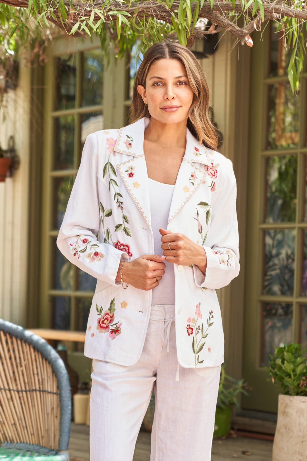 Embroidered Linen Blazer: White / XL