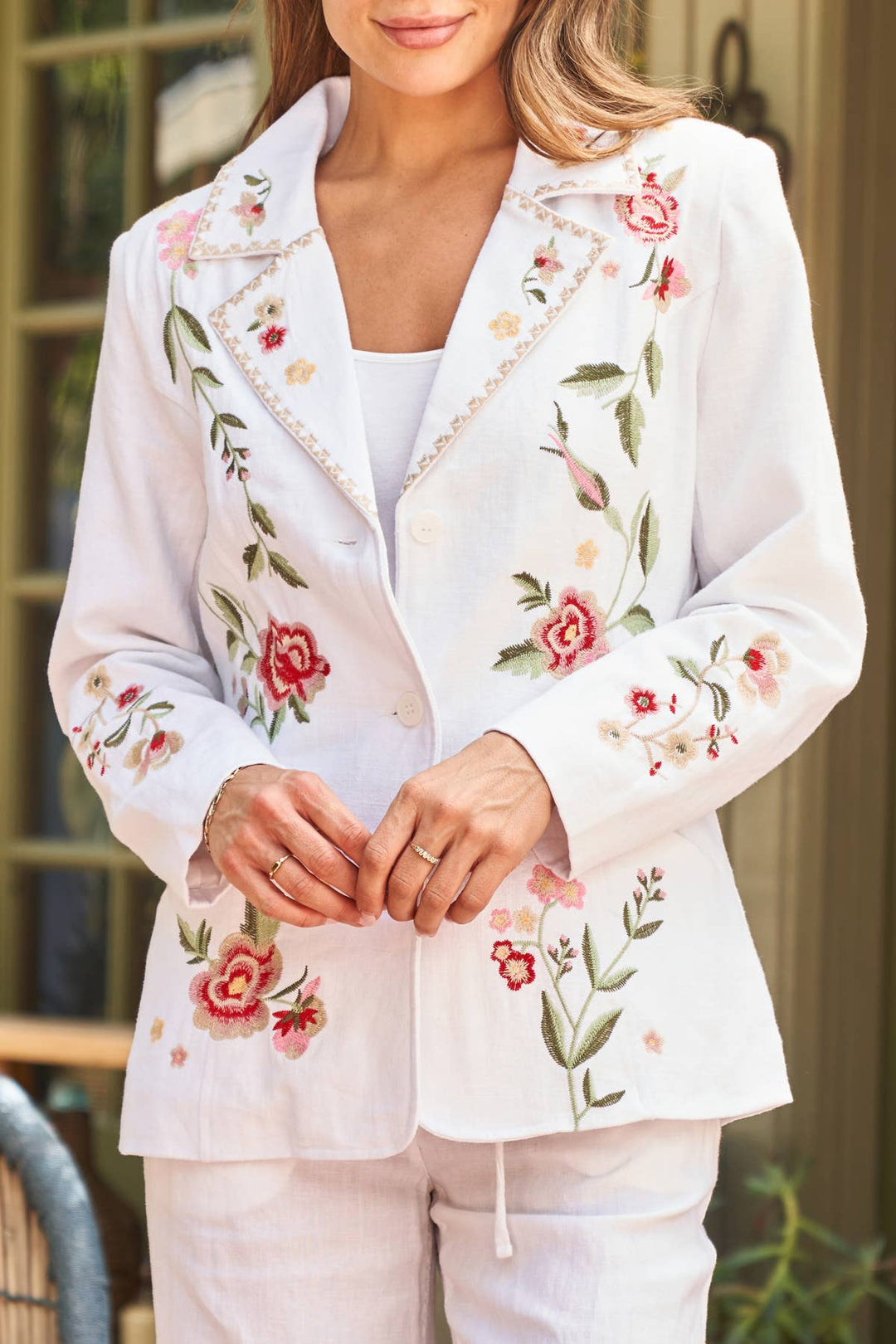 Embroidered Linen Blazer: White / M
