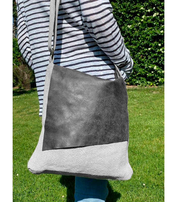 Linen shoulder: Light blue