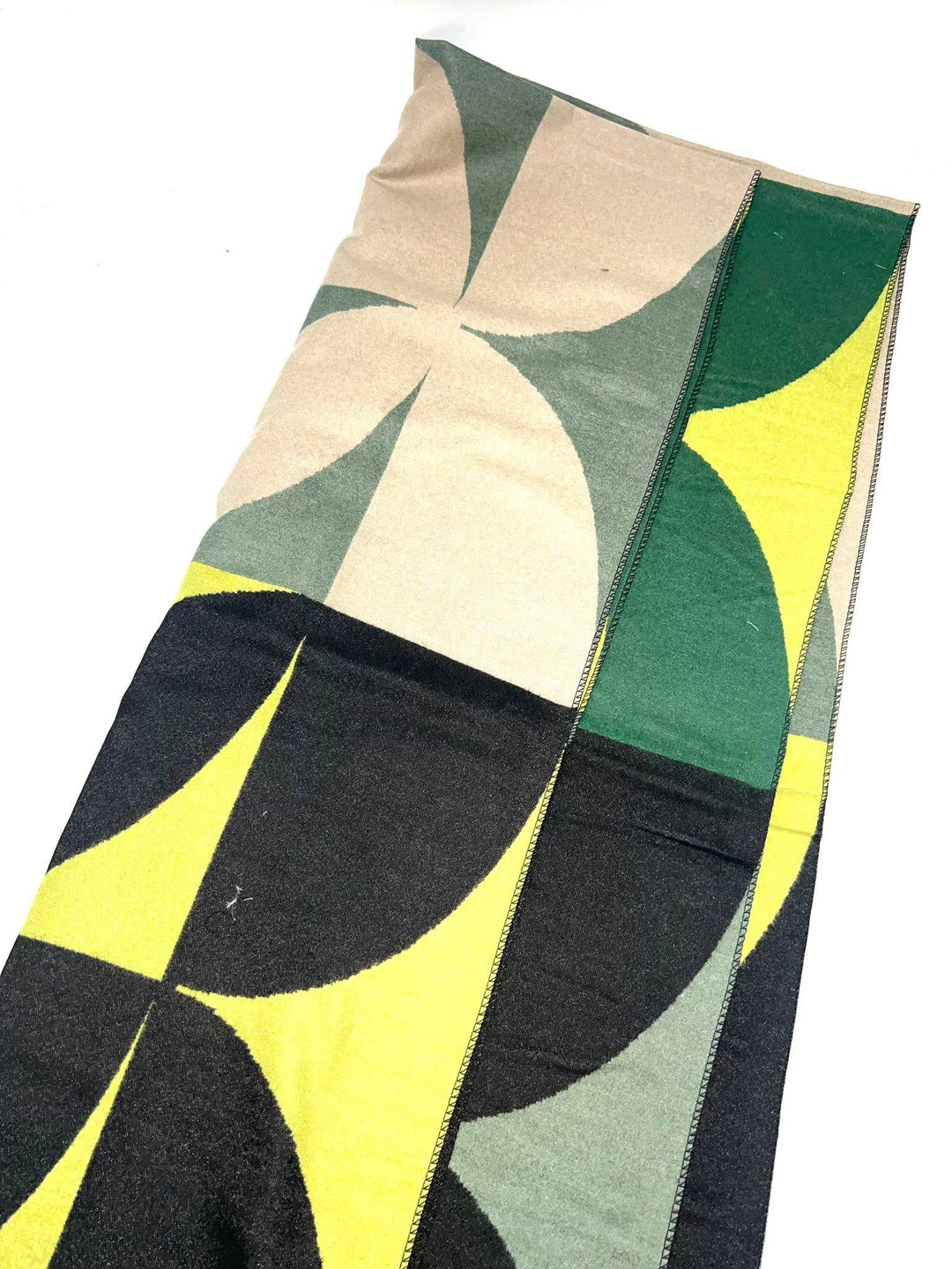 HH-275 Chic Scarf with GeoPattern: Black
