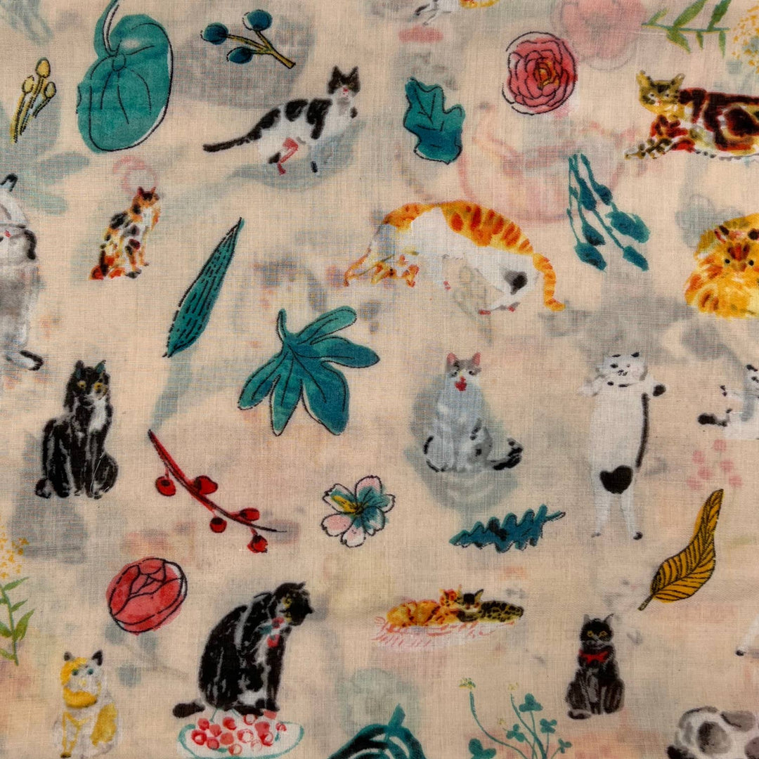 Animal cat print on scarf: Beige