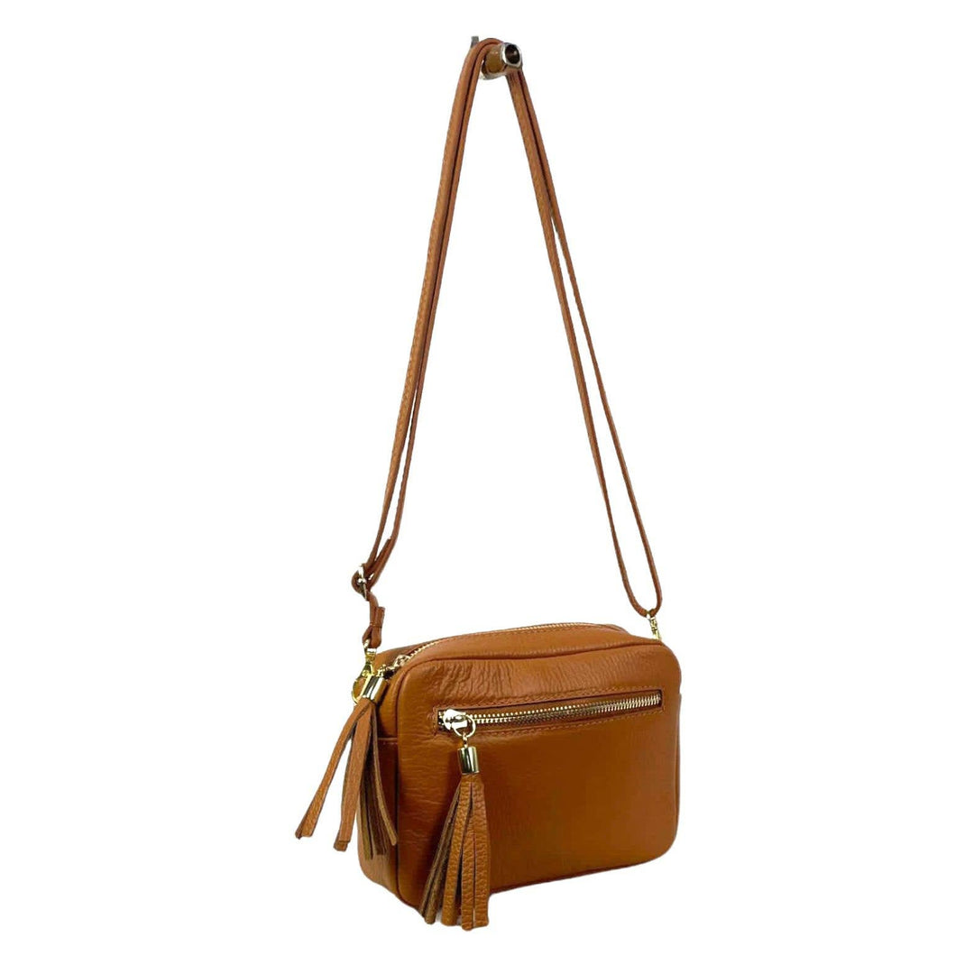 Leather shoulder bag with fringes: Bubblegum Pink