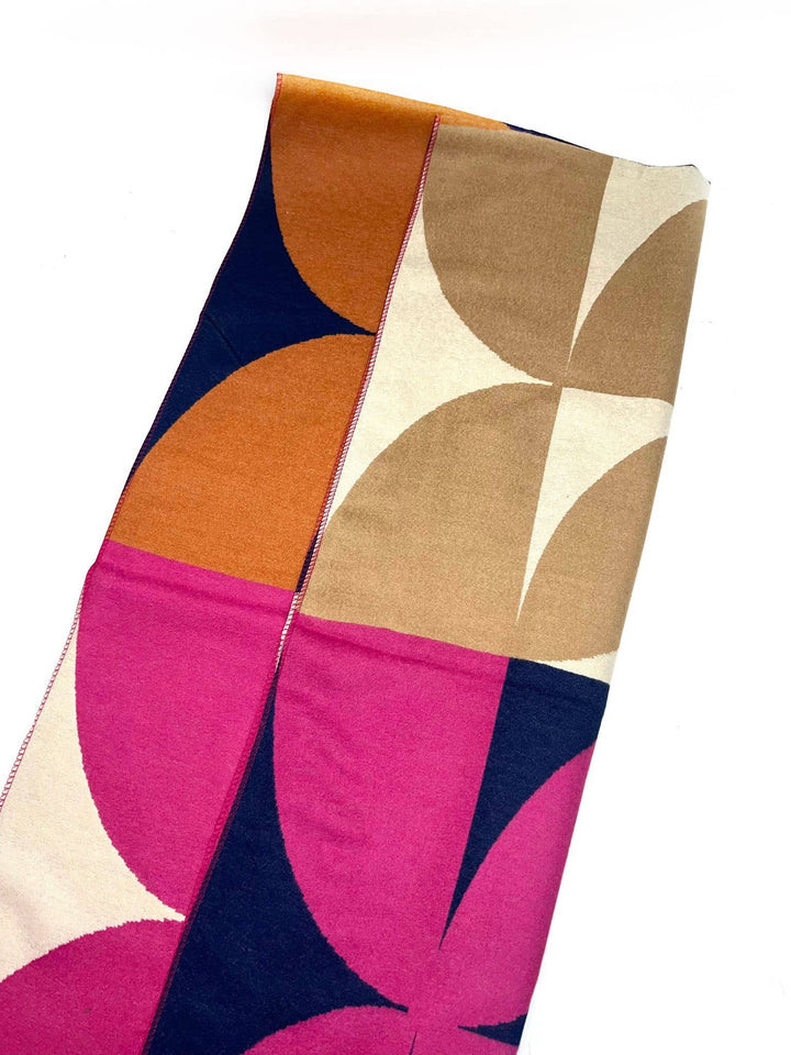 HH-275 Chic Scarf with GeoPattern: Black
