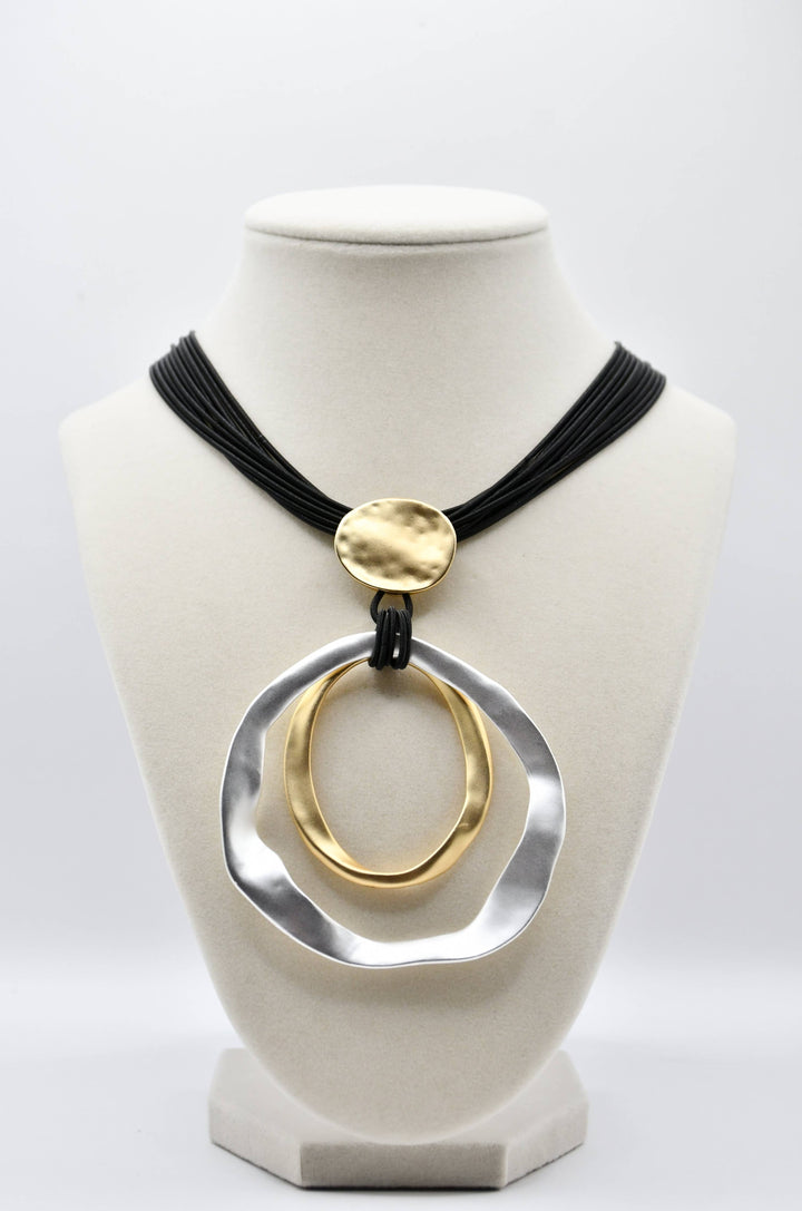 S172 Black Wire With Large Silver Necklace