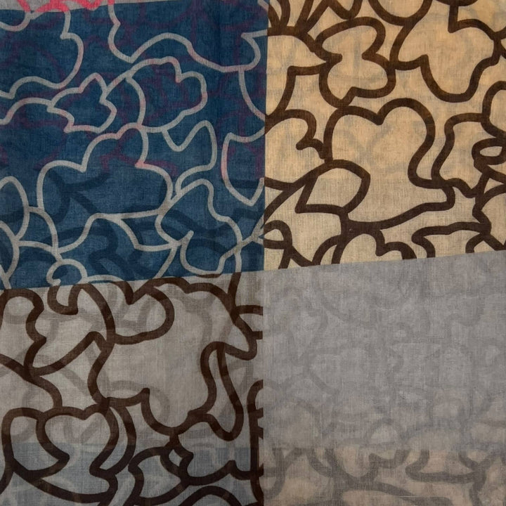 Random line on scarf: Blue