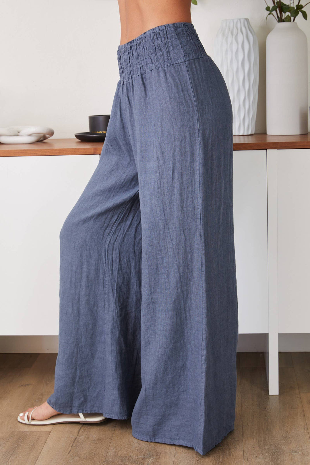 LINEN SMOCKED WAIST PANT: Mocha / XS