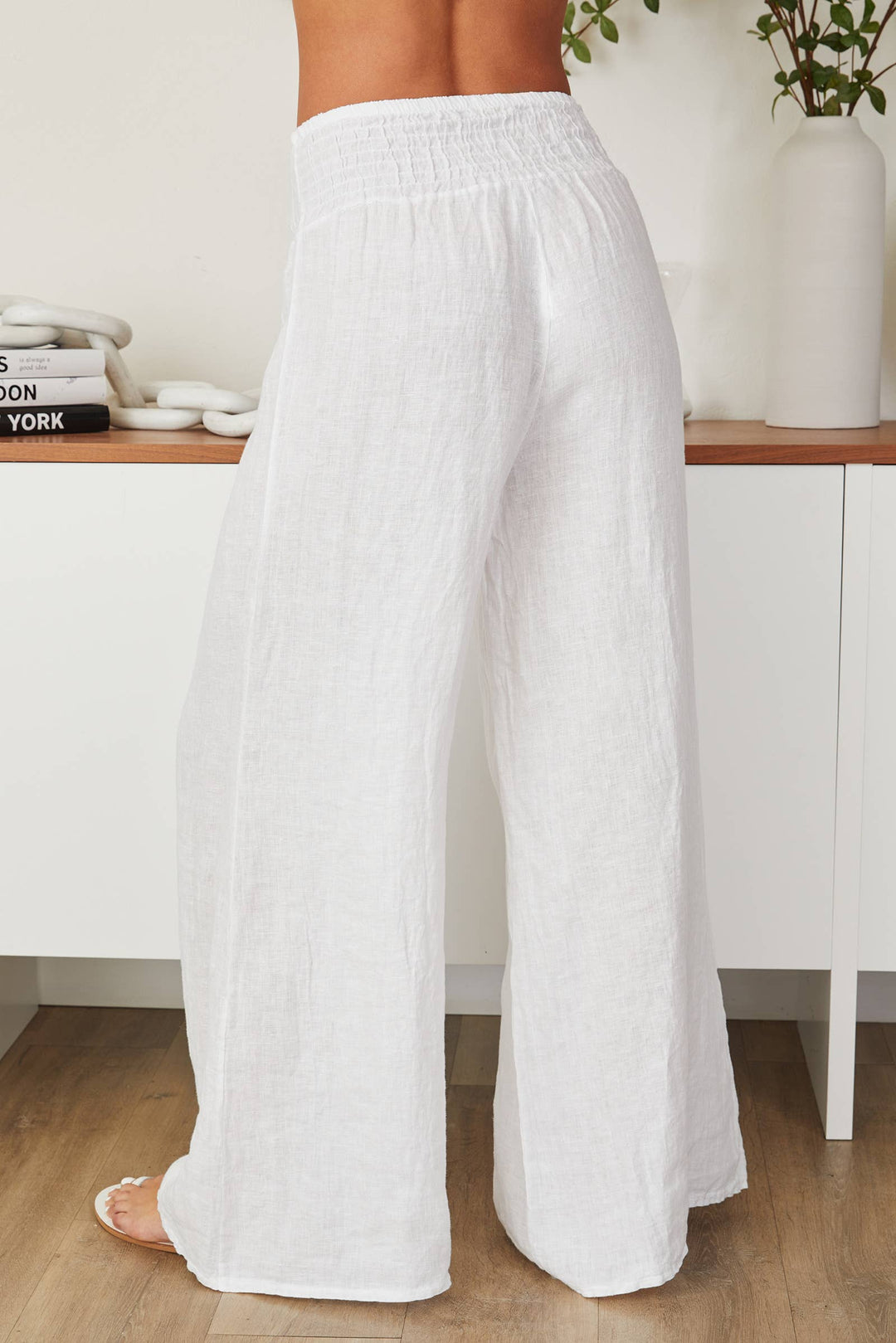 LINEN SMOCKED WAIST PANT: Mocha / XS