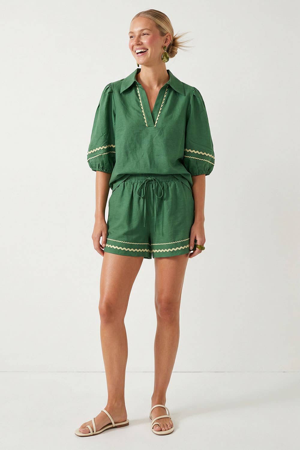 Trim Linen Shorts: Red