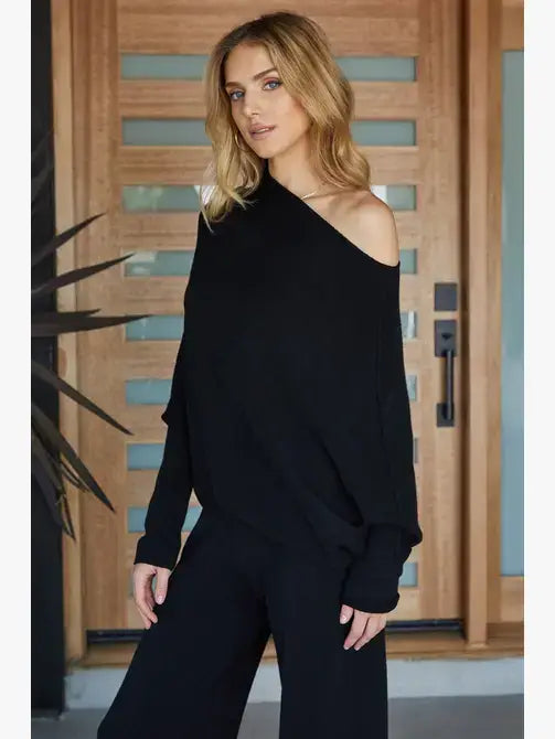 ASYMMETRICAL SWEATER: Black / XS/S