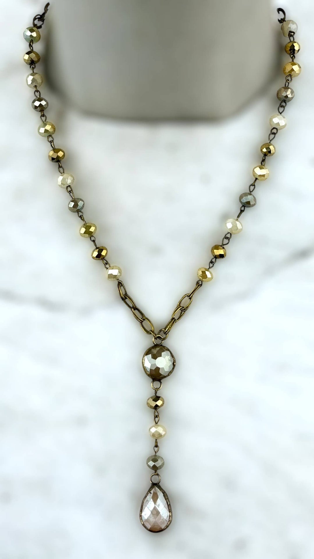 Meringue Neck / Ivory Teardrop #3057