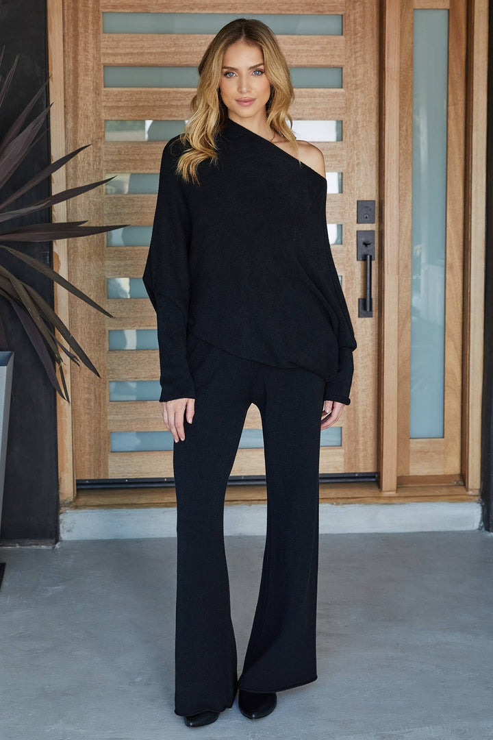 ASYMMETRICAL SWEATER BLACK S/M