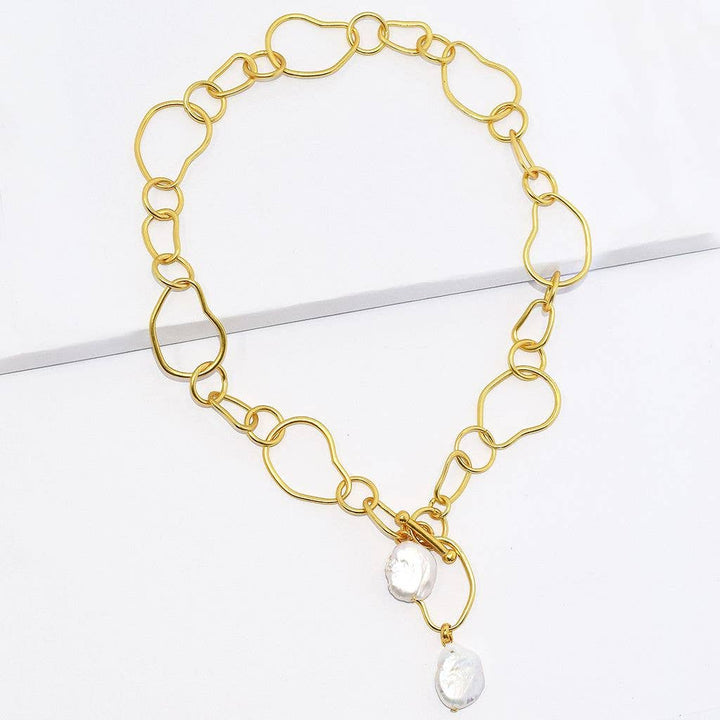 Organic link pendant necklace with large flat pearl accent