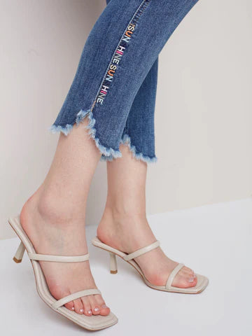 C5405 Embroidered Jeans with Frayed Tulip Hem
