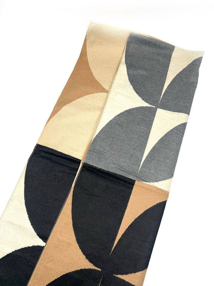 HH-275 Chic Scarf with GeoPattern: Black