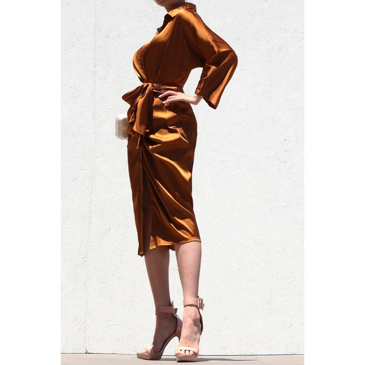 SATIN DRESS WITH WAIST TIE: BLACK / L