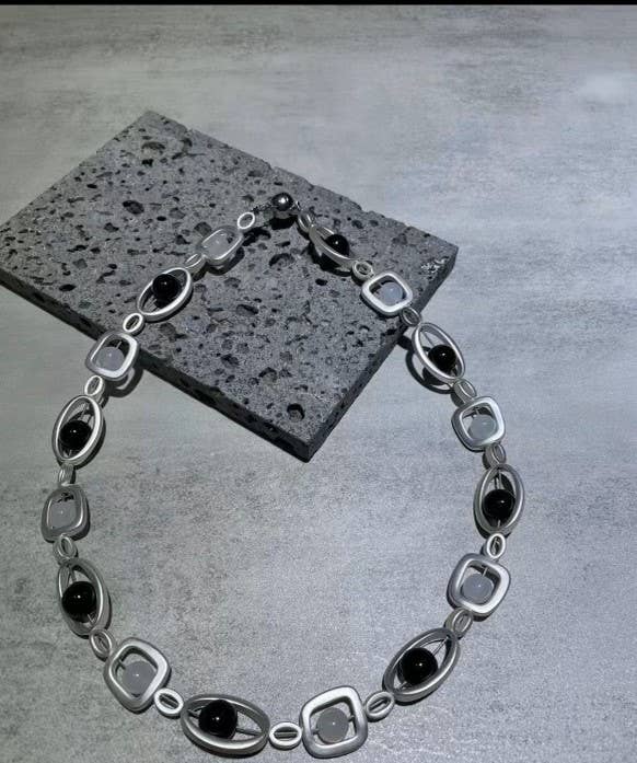 481 SIL  Sterling Silver Onyx Link Chain Neck