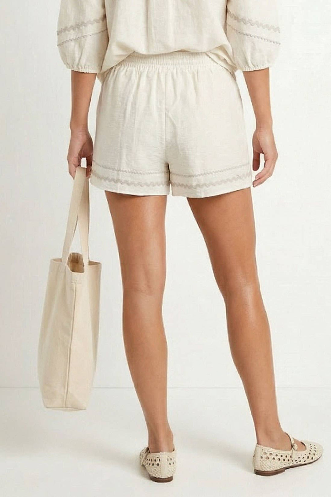 Trim Linen Shorts: Red