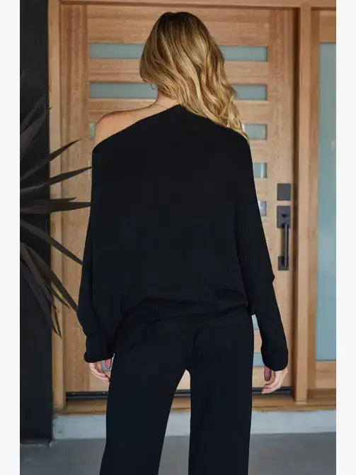 ASYMMETRICAL SWEATER: Black / M/L