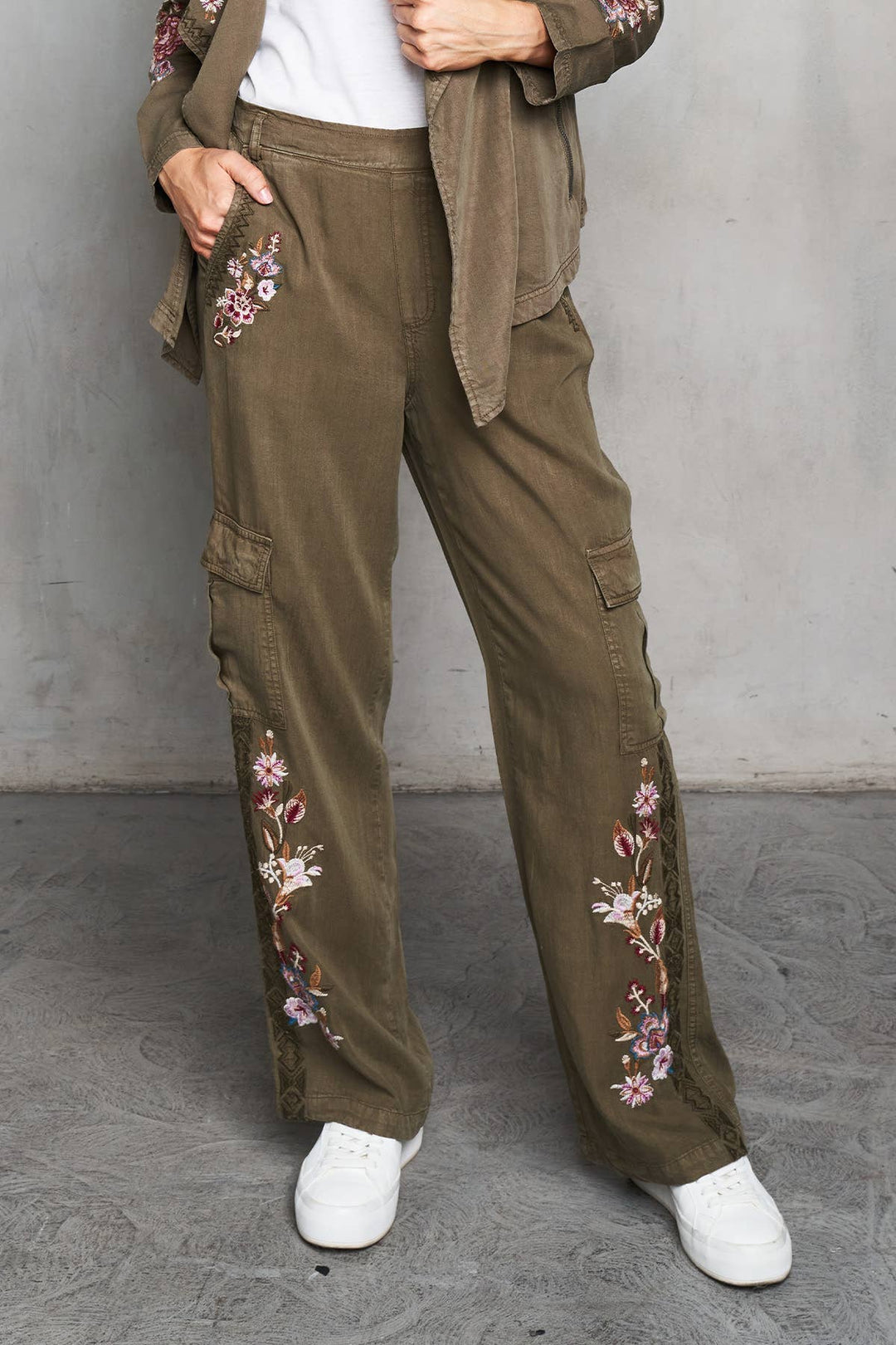 5522 Embr Cargo Pant: Black / M