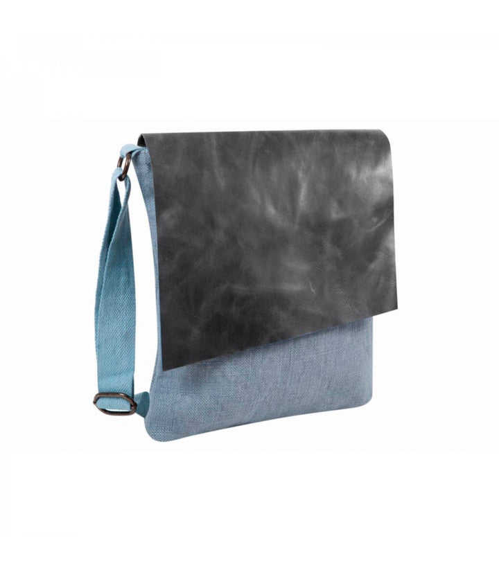 Linen shoulder: Light blue